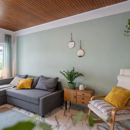 Wohlfuehlwohnung Mit 25 Qm Terrasse, Netflix Daire
