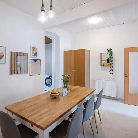 Daire Wohlfuehlwohnung Mit 25 Qm Terrasse, Netflix