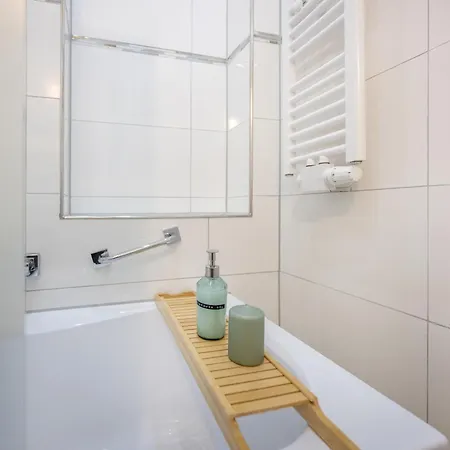 Wohlfuehlwohnung Mit 25 Qm Terrasse, Netflix